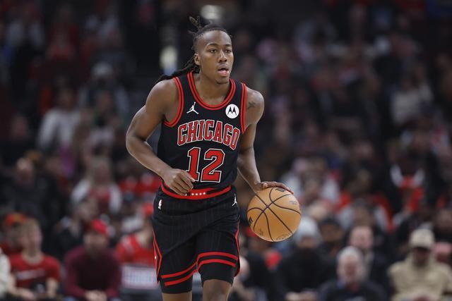 书写NBA新纪录！詹姆斯父子同时登场创造历史