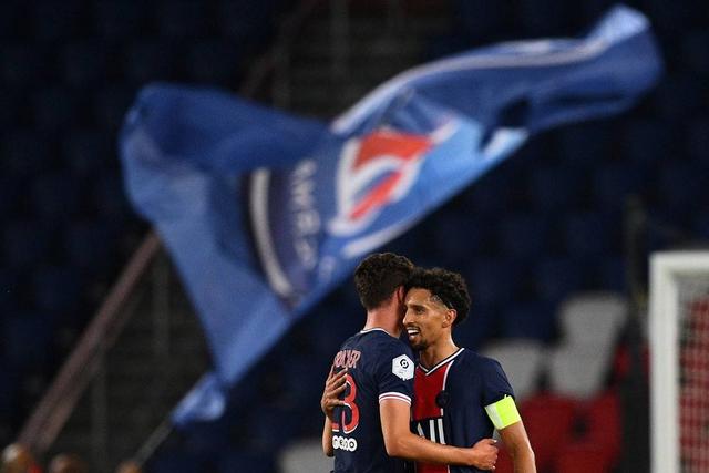 媒体人：新疆球员刘懿霆在体测中膝盖受伤